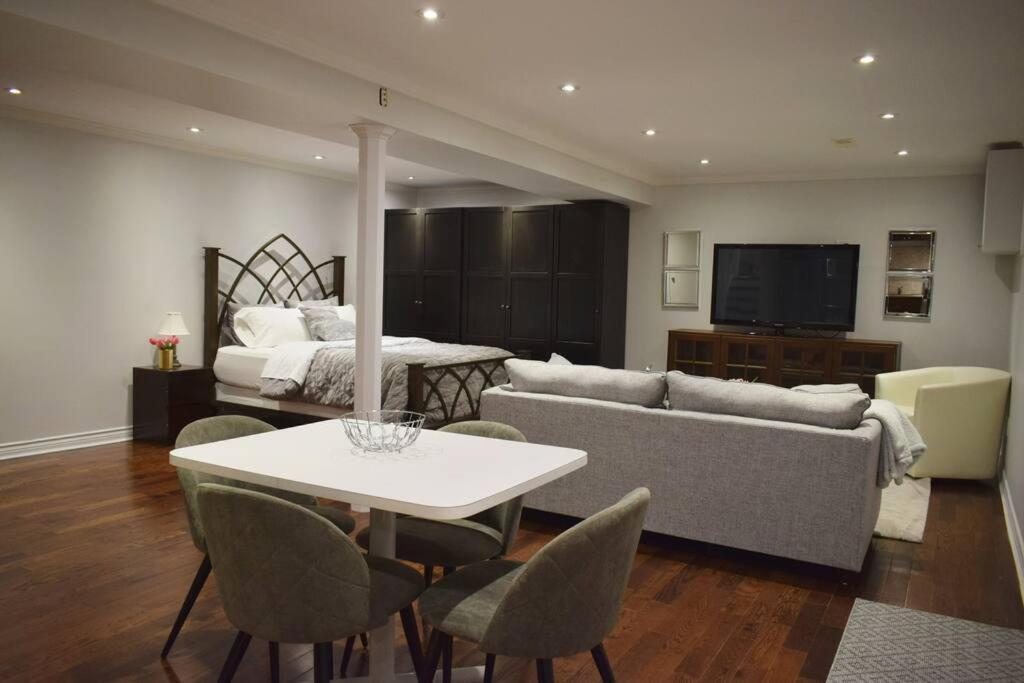 Home Away From Home - Basement Studio Apartment Toronto Exterior photo