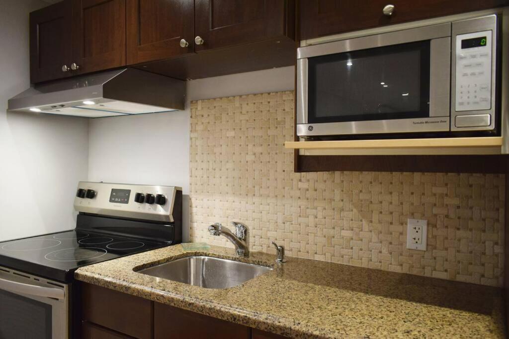 Home Away From Home - Basement Studio Apartment Toronto Exterior photo