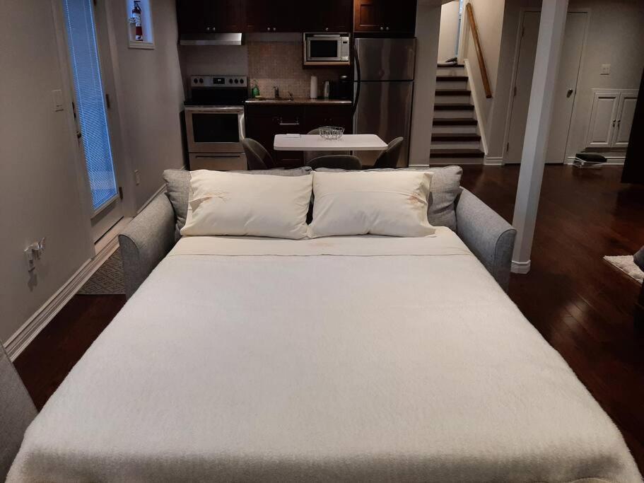 Home Away From Home - Basement Studio Apartment Toronto Exterior photo